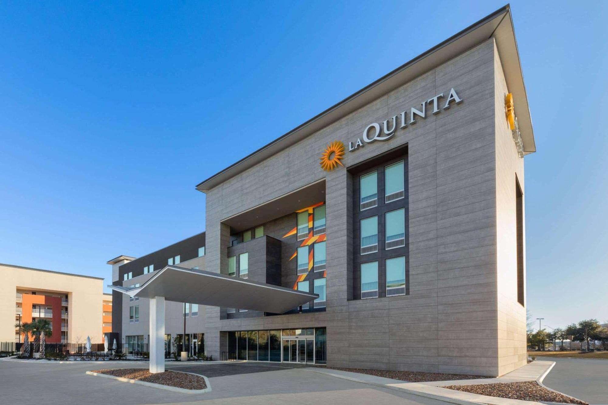 La Quinta Inn & Suites By Wyndham San Antonio At The Rim Exterior foto